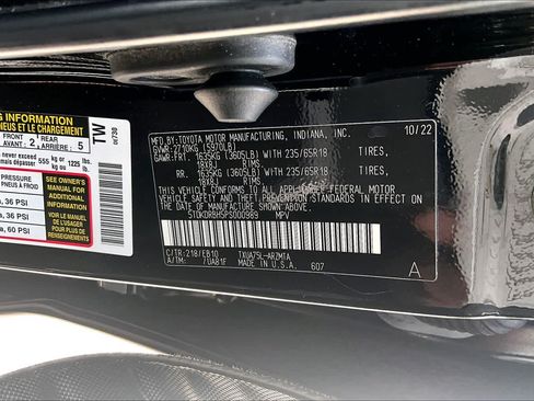 Used 2023 Toyota Highlander XLE AWD/4WD image 37
