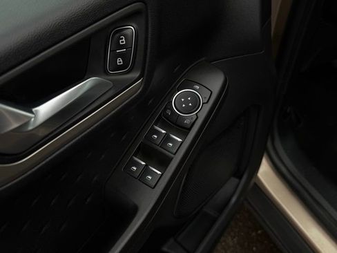 Certified 2020 Ford Escape SE image 13