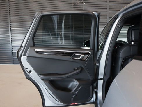 Certified 2026 Porsche Macan AWD/4WD image 25