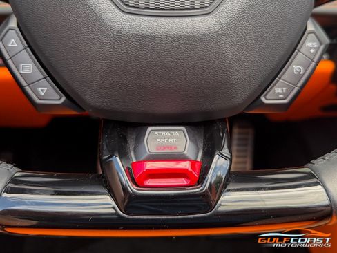 Used 2021 Lamborghini Huracan EVO RWD image 30