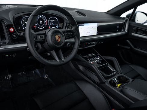 Certified 2026 Porsche Cayenne AWD/4WD image 4