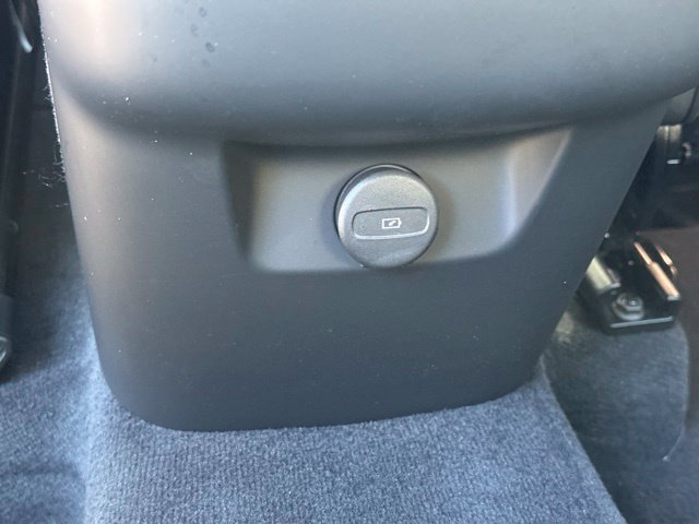 Certified 2025 Volvo XC90 B5 Core AWD/4WD image 16
