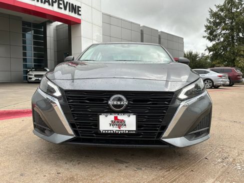 Used 2025 Nissan Altima 2.5 SV FWD image 3