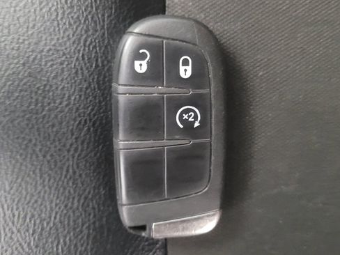 Used 2021 Jeep Compass Latitude w/ Sun and Sound Group AWD/4WD image 32