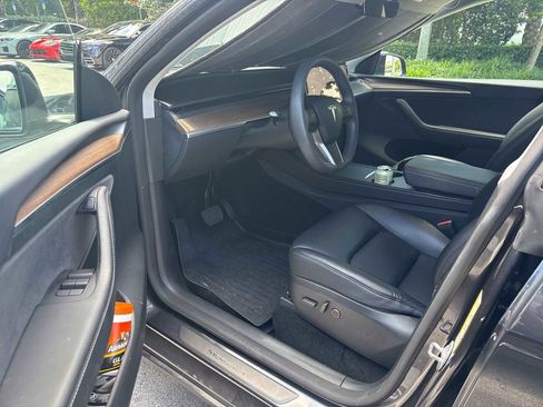 Used 2024 Tesla Model Y Long Range AWD/4WD image 2