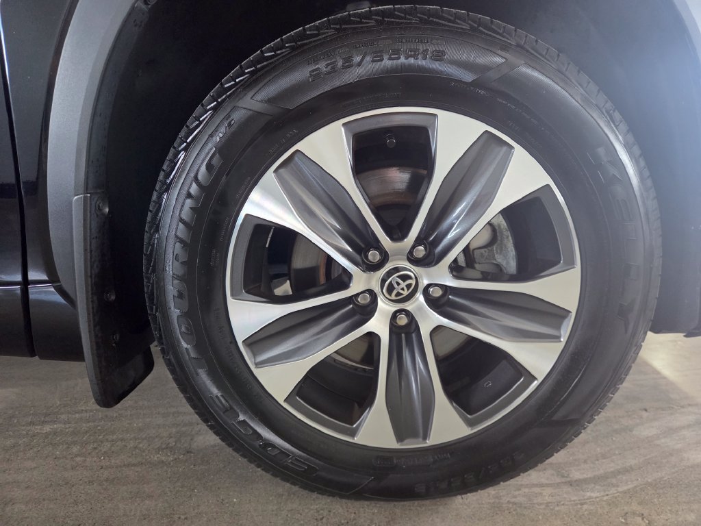Used 2021 Toyota Highlander XLE AWD/4WD image 22