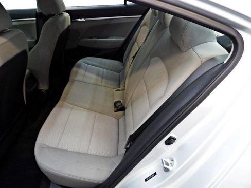 Used 2019 Hyundai Elantra SE FWD image 10