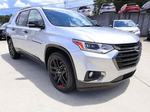 Used 2020 Chevrolet Traverse Premier w/ Redline Edition FWD image 9