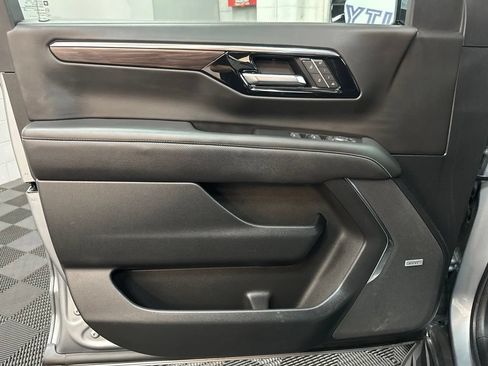 Used 2025 Chevrolet Suburban Premier AWD/4WD image 16