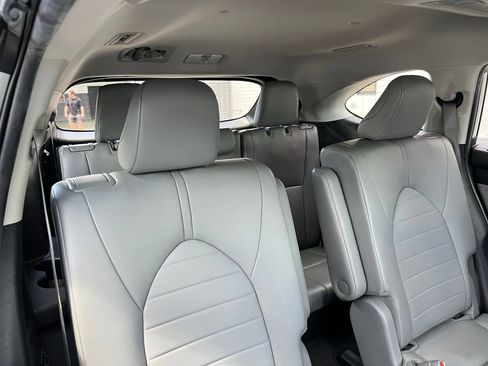 Used 2023 Toyota Highlander XLE FWD image 58