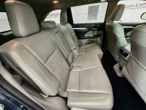 Used 2016 Toyota Highlander XLE AWD/4WD image 29