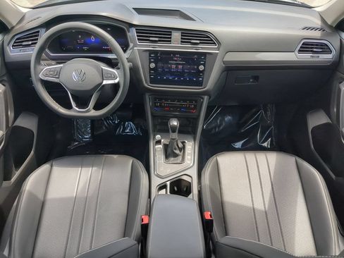 Certified 2023 Volkswagen Tiguan SE FWD image 12