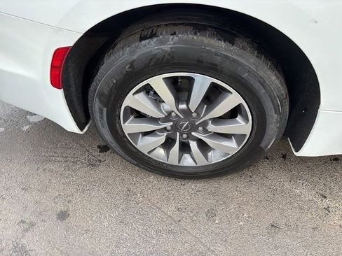 Used 2022 Chrysler Pacifica Touring-L w/ Uconnect Theater Family Group image 46