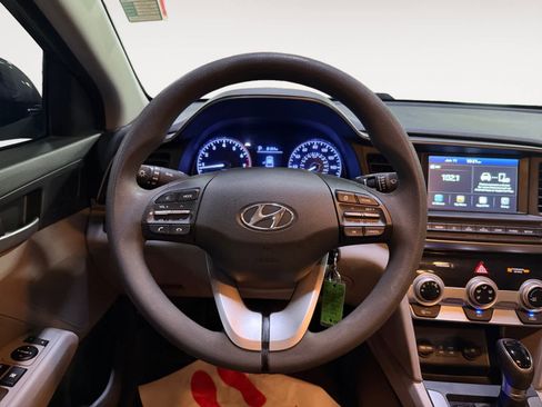 Used 2019 Hyundai Elantra SEL FWD image 19