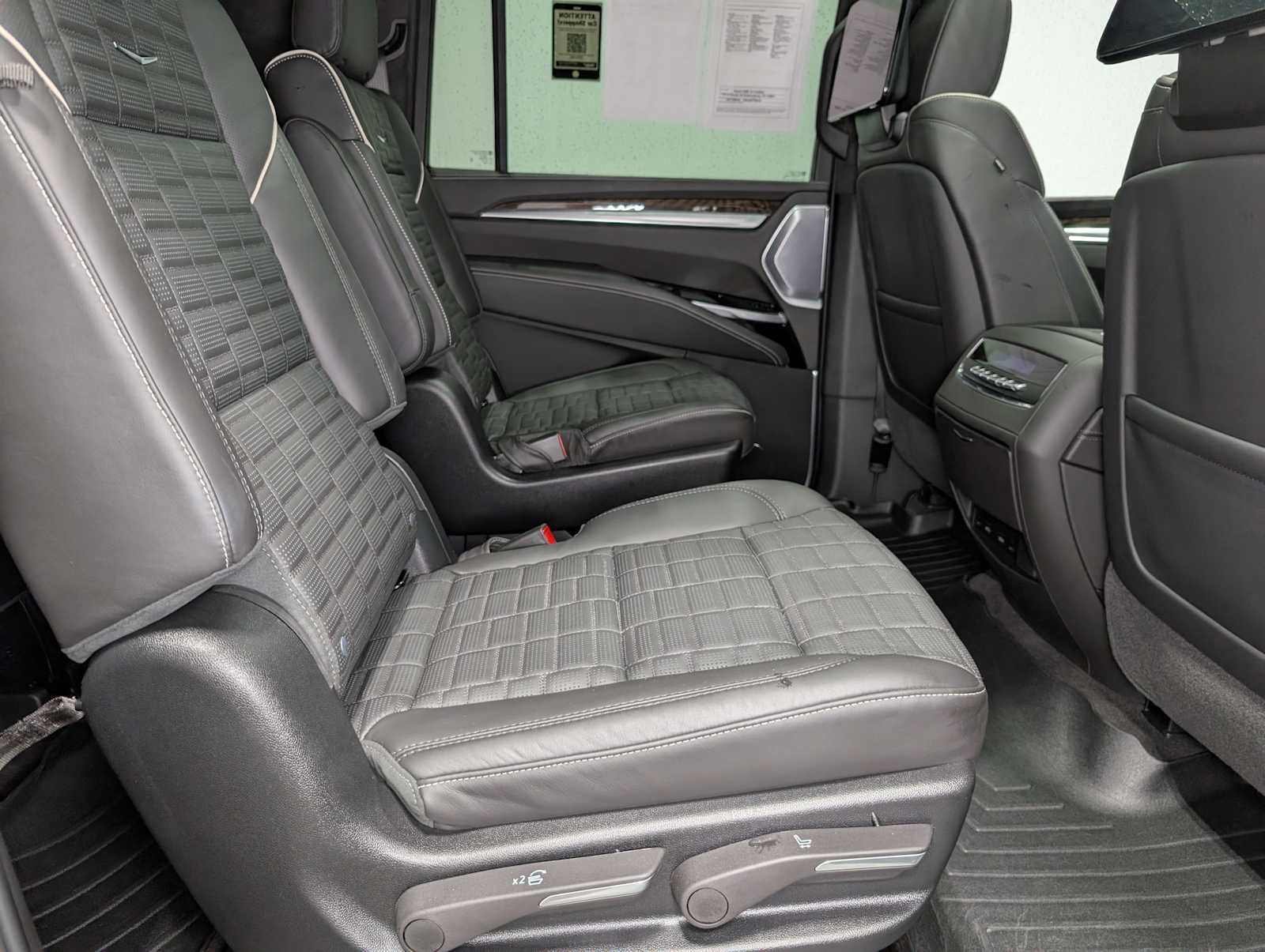 Certified 2026 Cadillac Escalade ESV Platinum Sport w/ LPO, ONYX Package AWD/4WD image 44