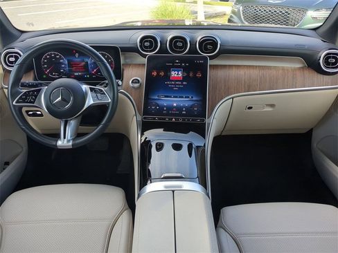 Used 2024 Mercedes-Benz GLC 300 4MATIC image 16