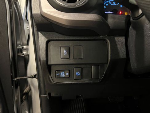 Used 2023 Toyota Tacoma SR5 w/ Technology Package AWD/4WD image 15