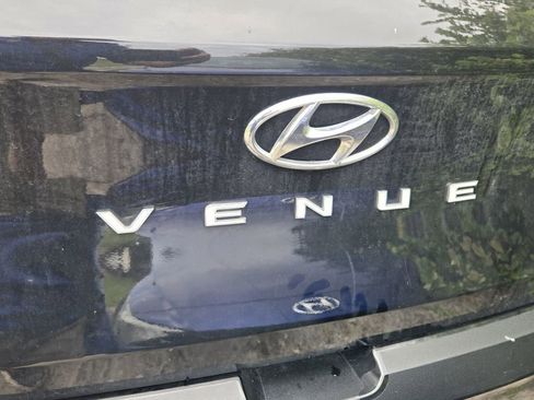 Used 2023 Hyundai Venue SEL image 6
