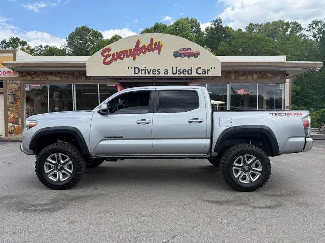 Used 2020 Toyota Tacoma TRD Off-Road AWD/4WD image 2