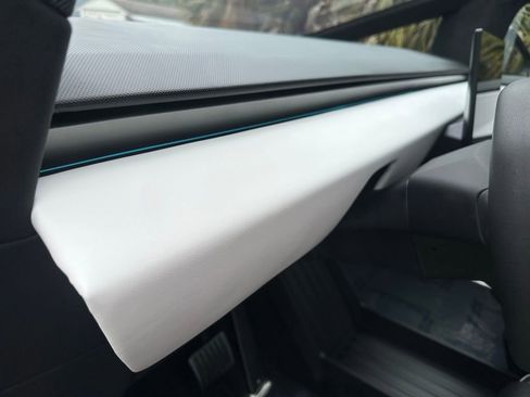 Used 2024 Tesla Cybertruck AWD Crew Cab image 35