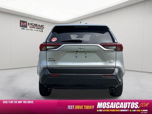 Used 2024 Toyota RAV4 LE AWD/4WD image 6