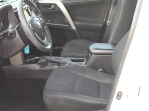 Used 2018 Toyota RAV4 LE image 16