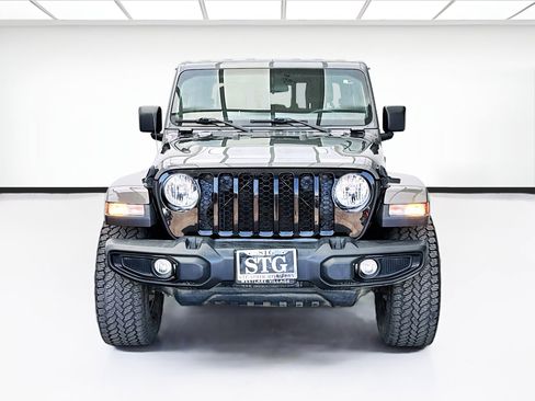 Used 2021 Jeep Gladiator Sport image 2