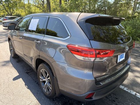 Used 2019 Toyota Highlander LE FWD image 5