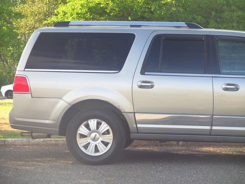 Used 2008 Lincoln Navigator L 4WD image 32