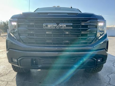 Used 2022 GMC Sierra 1500 Elevation w/ LPO, Elevation Black Package image 9
