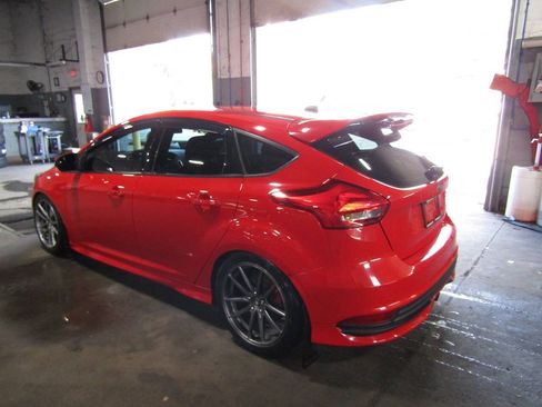 Used 2017 Ford Focus ST FWD image 3