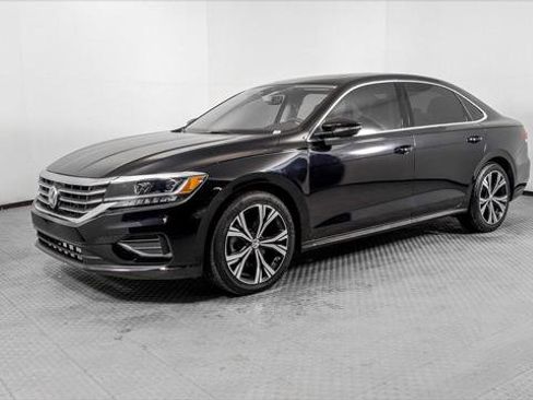 Used 2022 Volkswagen Passat 2.0T SE image 2