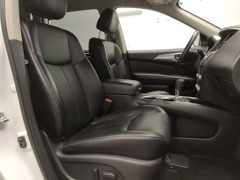 Used 2019 Nissan Pathfinder SL image 21