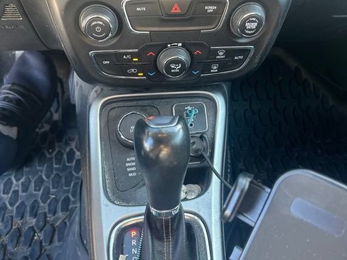 Used 2021 Jeep Compass Latitude AWD/4WD image 5