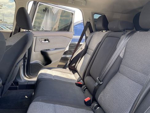 Used 2022 Nissan Rogue SV FWD image 15