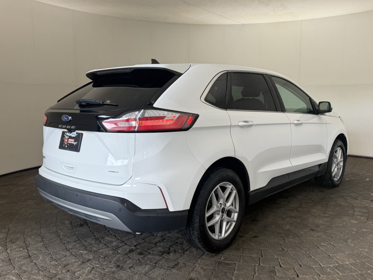 Used 2024 Ford Edge SEL AWD/4WD image 9