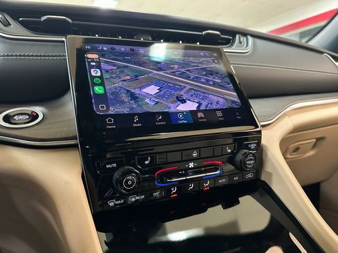 New 2025 Jeep Grand Cherokee Limited w/ Black Appearance Package image 27