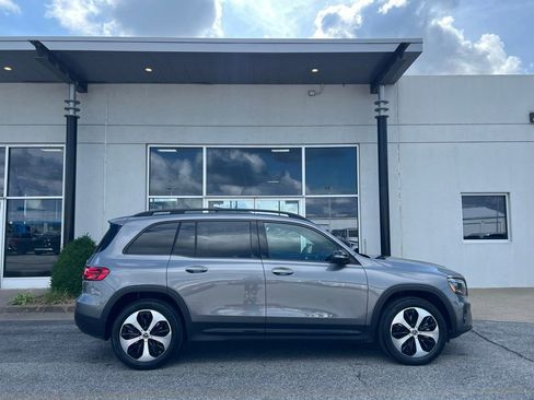 Used 2025 Mercedes-Benz GLB 250 4MATIC image 5