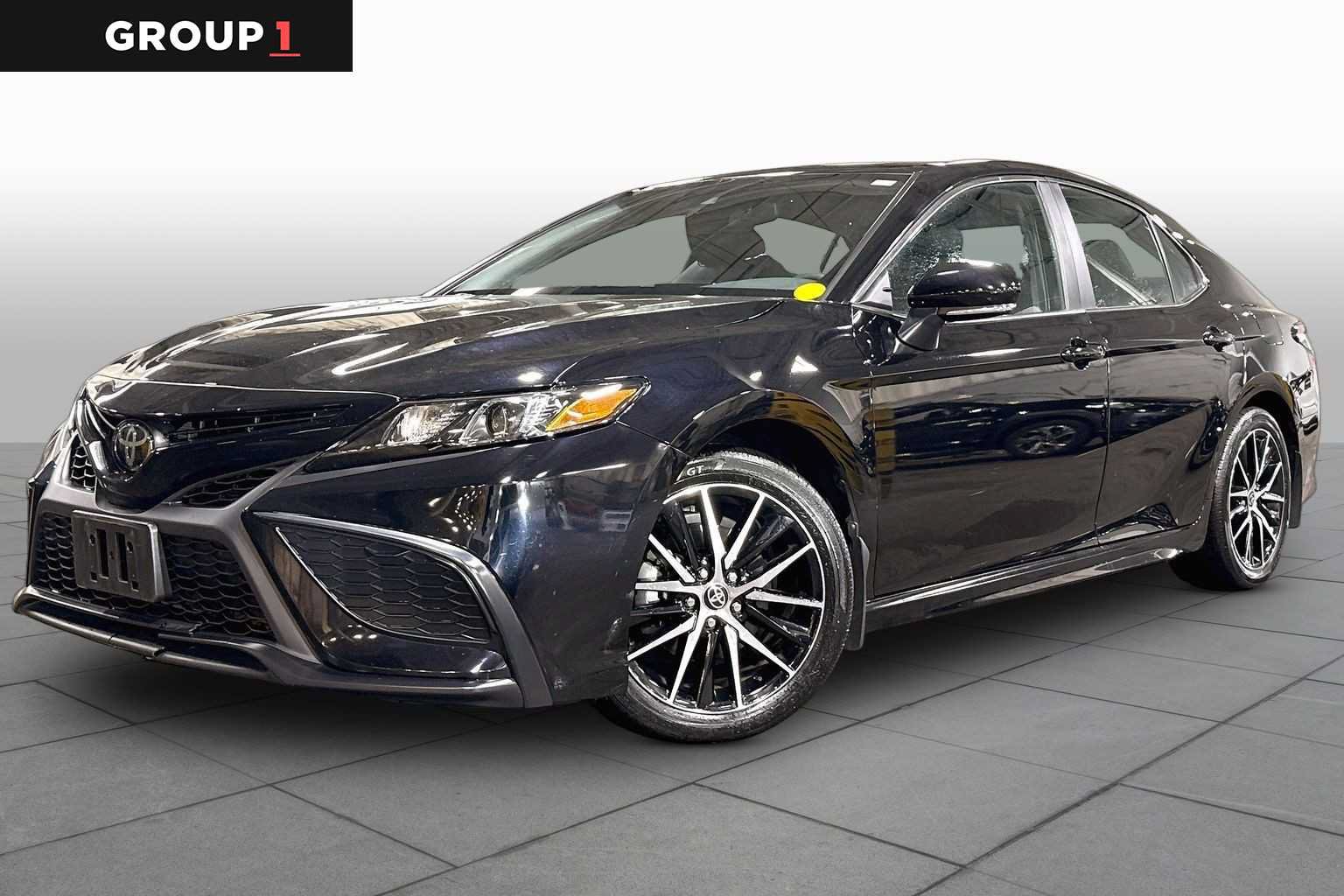 Used 2024 Toyota Camry SE w/ Cold Weather Package AWD/4WD image 1