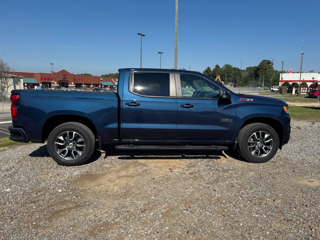 Used 2022 Chevrolet Silverado 1500 RST AWD/4WD image 2