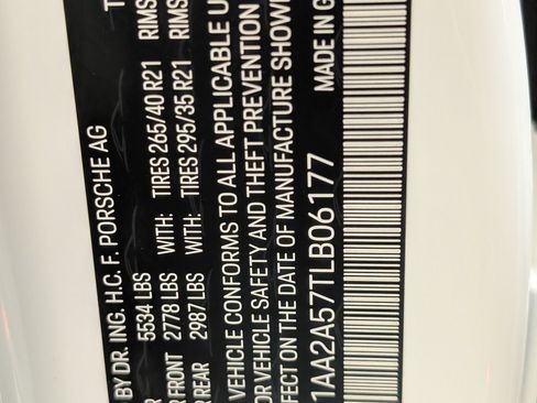 Certified 2026 Porsche Macan AWD/4WD image 28