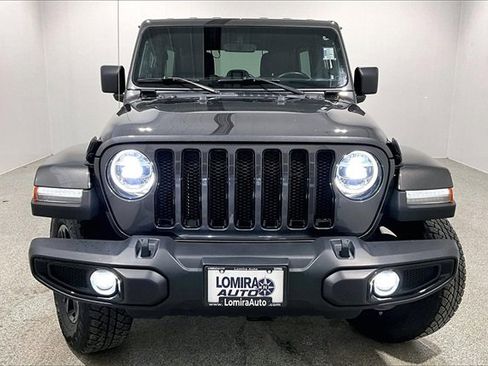 Used 2022 Jeep Wrangler Unlimited Sahara image 2