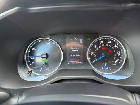 Used 2021 Toyota RAV4 LE image 34