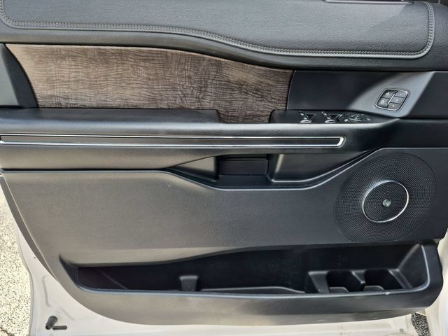 Used 2019 Ford Expedition Limited w/ Equipment Group 302A RWD image 9