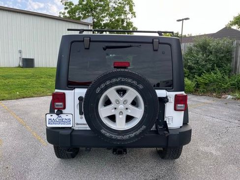 Used 2015 Jeep Wrangler Unlimited Sport w/ Quick Order Package 24S AWD/4WD image 5