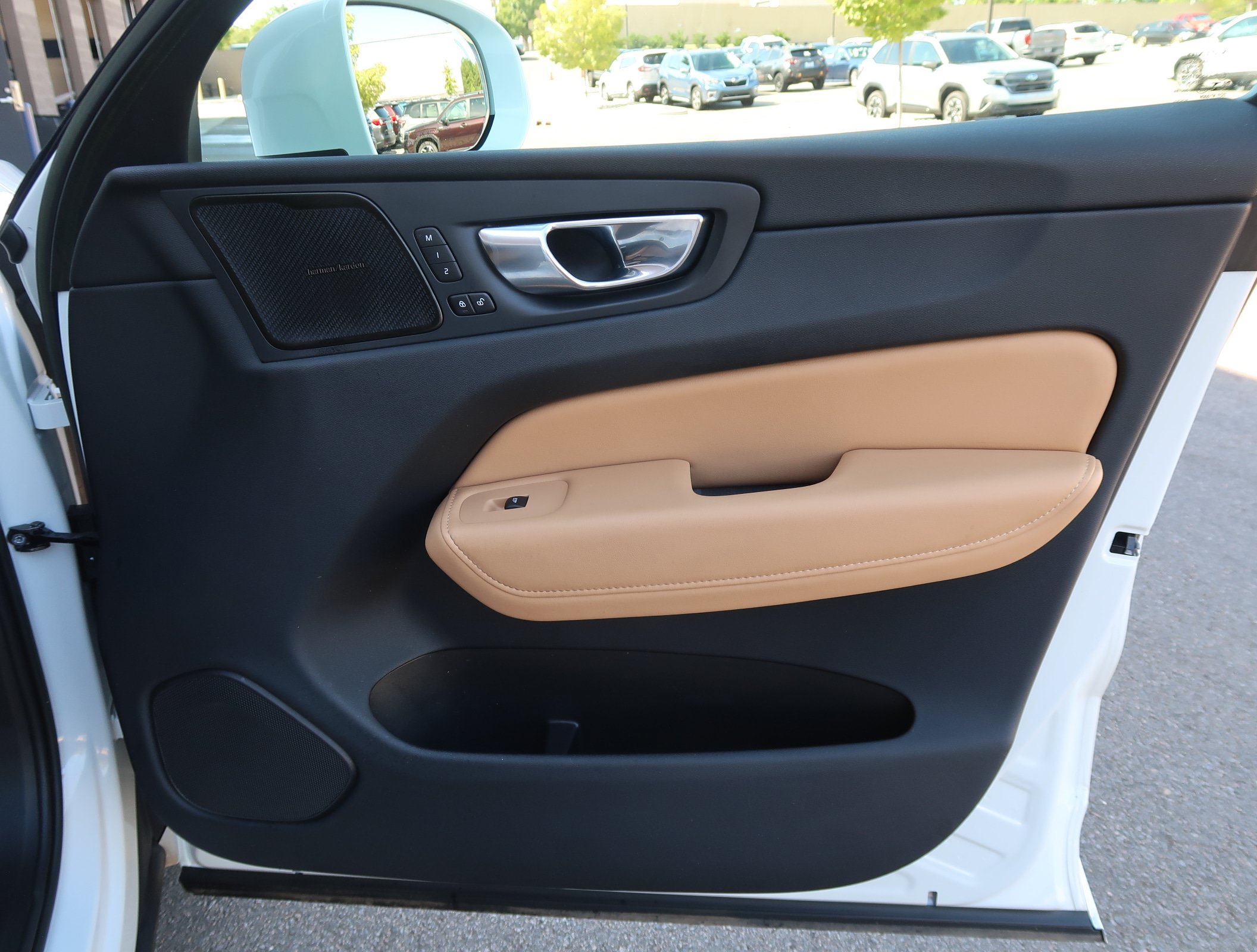 Used 2022 Volvo XC60 B6 Inscription w/ Advanced Package AWD/4WD image 42