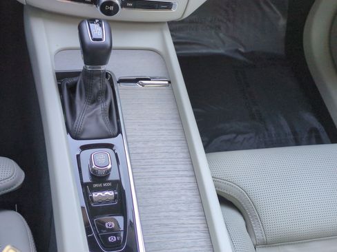 Used 2020 Volvo XC60 T6 Inscription w/ Protection Package Premier image 27