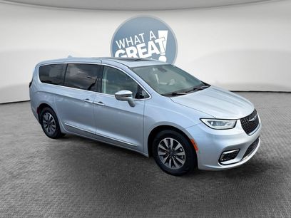 Used 2022 Chrysler Pacifica Limited