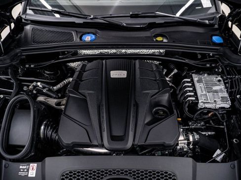 Certified 2025 Porsche Macan S w/ Premium Package Plus image 29