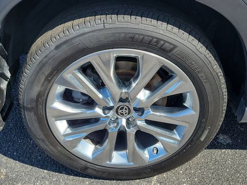 Certified 2020 Toyota Highlander Limited AWD/4WD image 10